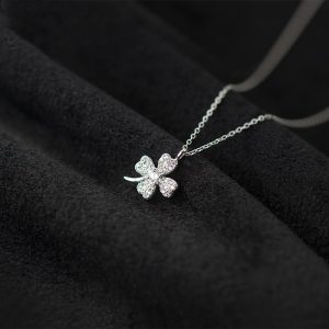Dây chuyền cỏ bốn lá